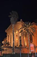 teatro massimo  nel periodo natalizio  - Palermo (1680 clic)