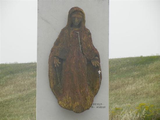 monumento dedicato alle vittime del terremoto del 1968 - SALAPARUTA - inserita il 19-Jan-15