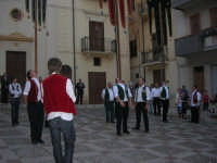  2° Corteo Storico di Santa Rita - Piazza Madonna delle Grazie - esibizione degli Stendardieri di Petralia La Suprana - 17 maggio 2008   - Castellammare del golfo (588 clic)