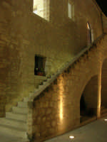  Castello dei Conti di Modica - cortile interno e scala - 23 dicembre 2008    - Alcamo (635 clic)