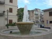  P.zza Europa - fontana - 11 ottobre 2009  - Castellammare del golfo (1083 clic)